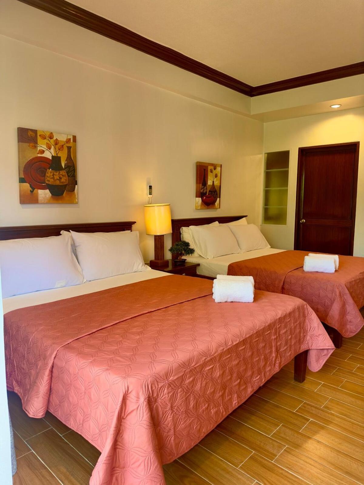 Club Balai Isabel Taal Lakeview 305 Malvar Apartment *